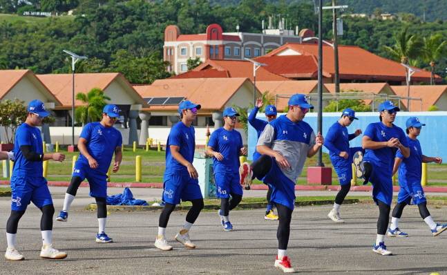 괌 1차 캠프에서 몸을 푸는 삼성 선수들. /사진=삼성 라이온즈 제공