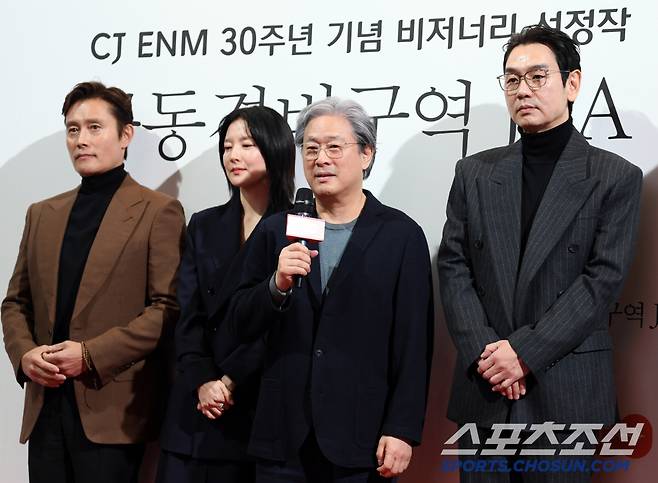 CJ ENM 30주년 기념 비저너리 선정작 영화 '공동경비구역 JSA' GV가 4일 서울 용산구 한강로동 CGV용산아이파크몰에서 열렸다. 박찬욱 감독이 인터뷰를 하고 있다. 용산=박재만 기자 pjm@sportschosun.com/2025.02.04/
