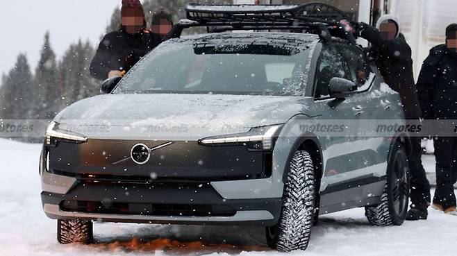 볼보 'EX30 크로스컨트리' (출처 : motor.es)