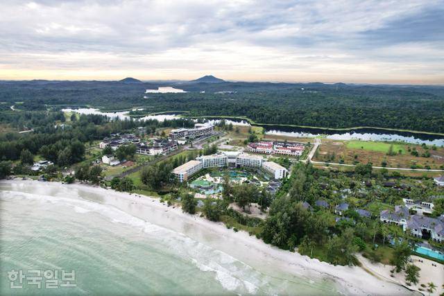 빈탄 섬 북부 해안에는 20여 개의 고급 리조트가 자리 잡고 있다. 현지인의 출입이 금지된 곳이어서 넓은 해변이 언제나 한적하다.