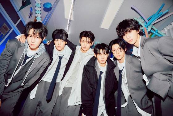 Boy band TWS [PLEDIS ENTERTAINMENT]