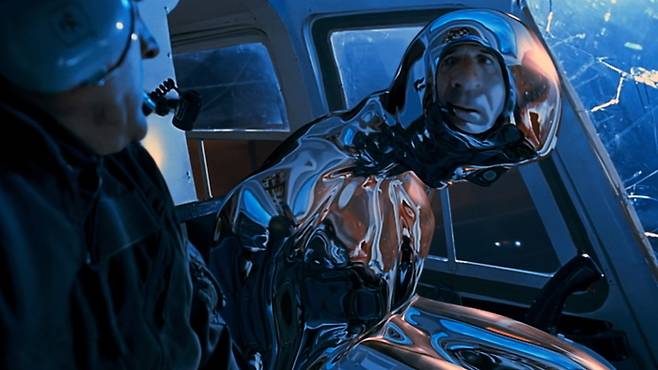 영화 터미네이터2에서 배우 로버트 패트릭이 열연한 ‘액체로봇 터미네이터 T-1000’. [터미네이터 스틸 컷]