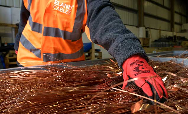 케이블에서 추출한 구리.[ELAND CABLE 홈페이지 갈무리]