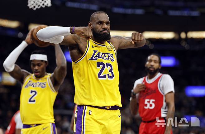[로스앤젤레스=AP/뉴시스] 미국프로농구(NBA) 로스앤젤레스(LA) 레이커스의 르브론 제임스. 2025. 2. 4.