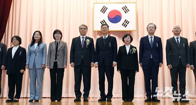 왼쪽부터 김복형·정정미·이미선·조한창·문형배 헌재소장 권한대행·정계선·김형두·정형식 재판관. 황진환 기자