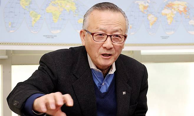 김석우 전 통일원 차관이 4일 세계일보와의 인터뷰에서 광복 80년의 의미를 평가하고, 대한민국을 이끌 미래 세대를 위해 조언하고 있다.&nbsp;이제원 선임기자