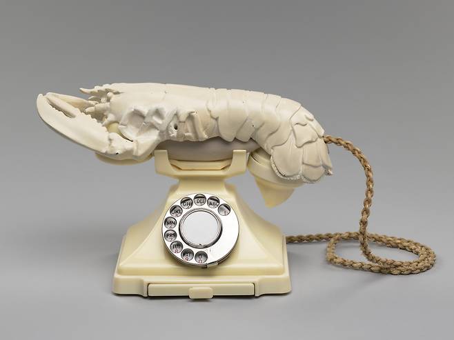 살바도르달리, 에드워드 제임스 Lobster Telephone ⓒ Salvador Dalí, Fundació Gala-Salvador Dalí, SACK, 2024