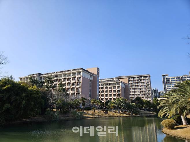 지난 4일 중국 저장대 즈진강 캠퍼스 내 학생 기숙사 전경. (사진=이데일리 이명철 특파원)