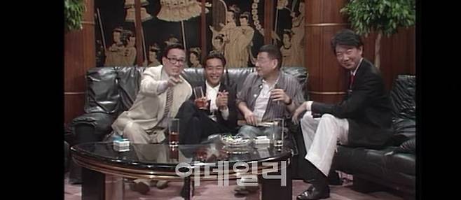 추아란이 진행한 토크쇼 ‘오늘밤은 무방비’에서 장국영이 출연한 모습 (사진=오늘밤은 무방비)