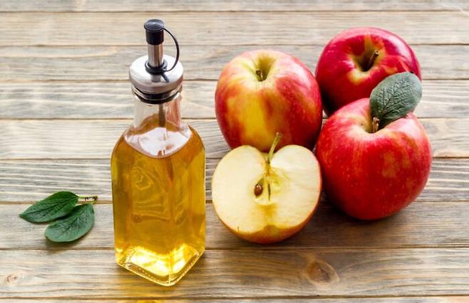 건강 상 이유로 '애사비'(사과 사이다 식초)를 마실 때 주의해야할 약물이 있다. 자칫하다 저혈당이나 저칼륨증으로 심각한 부작용이 있을 수 있기 때문이다. [사진 = 게티이미지뱅크]