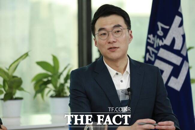 김남국 전 국회의원이 지난해 9월 안산시의 한 사무실에서 <더팩트>와 인터뷰하고 있다./