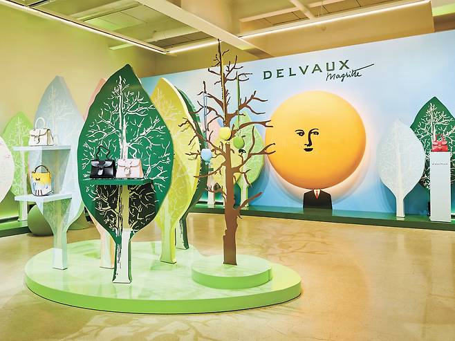 Delvaux's traveling installation at Seoul Auction on Jan. 8 to introduce its new collection "SUR:REAL”  [DELVAUX]