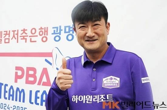 이충복 선수는 “건휘와 범열이가 나란히 우승 기쁘고 보람을 느낀다”며 “교육을 세게 시키는데 묵묵히 따라와준 제자들이 고맙다”고 했다. (사진=MK빌리어드뉴스 DB)