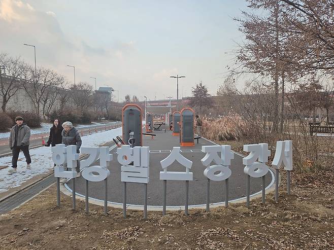 서울시가 강서·광나루 한강공원에 '한강헬스장'을 조성했다.[사진｜서울시 제공]