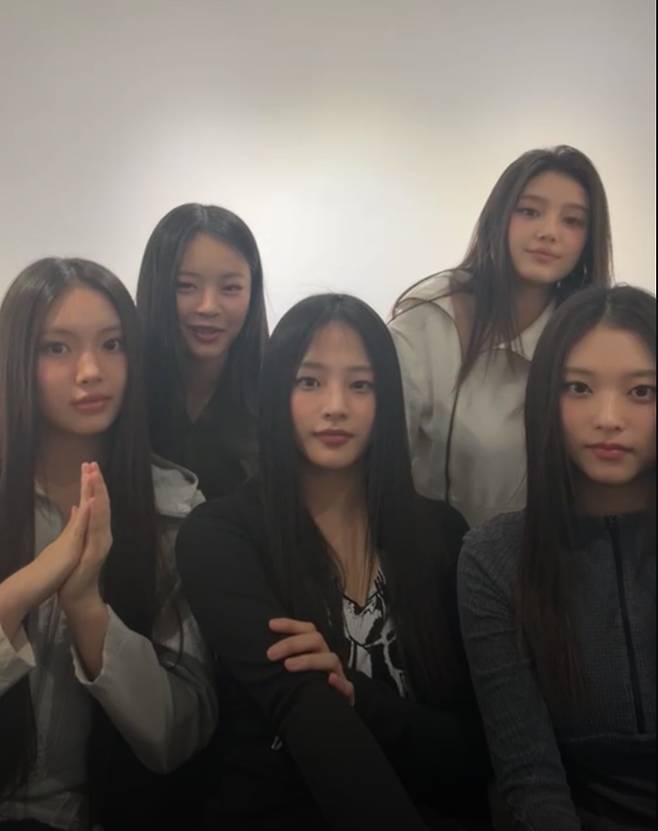 NZJ(엔제이지)/ 사진=NJZ SNS 라이브 방송 갈무리