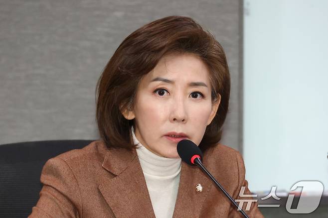 나경원 국민의힘 의원이 5일 오전 서울 여의도 국회 의원회관에서 열린 '대한민국 경제 재도약을 위한 정책간담회, 1탄 건설 산업 경청회'에 참석해 인사말을 하고 있다. 2025.2.5/뉴스1 ⓒ News1 이광호 기자