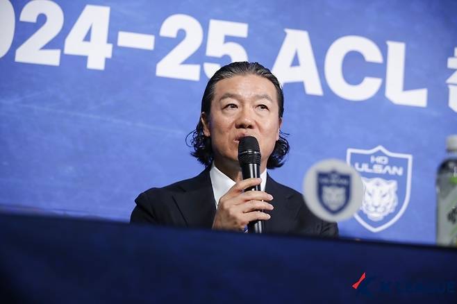 울산HD 김판곤 감독이 5일 서울 신문로 축구회관에서 열린 ‘2024~2025 아시아축구연맹(AFC) 챔피언스리그(ACL) 참가 K리그 4개팀 미디어데이’에 참석해 취재진 질문에 답하고 있다. 사진 | 한국프로축구연맹