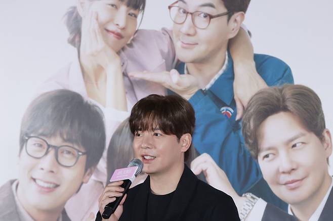 배우 강은탁이 7일 서울 용산구 CGV용산아이파크몰에서 열린 영화 ‘써니데이’ 언론시사회 및 기자간담회에서 인사말을 하고 있다. 사진 | 연합뉴스