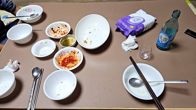 20250206_231718.jpg 저녁 포장해온 미꾸라지 튀김에 한잔