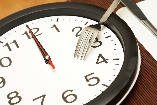 효과적인 체중 감량을 위해서는 식사 간격을 4~5시간으로 유지하는 게 바람직하다./사진=클립아트코리아