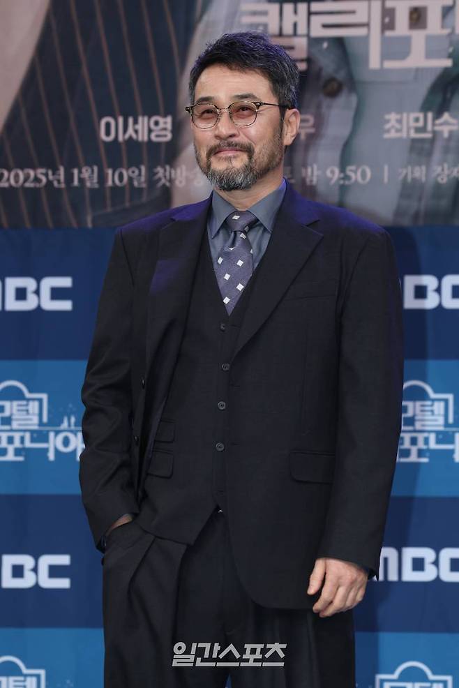 배우 최민수가 9일 오후 서울 마포구 상암MBC에서 열린 MBC 새 금토드라마 '모텔 캘리포니아' 제작발표회에 참석해 포즈를 취하고 있다.서병수 기자 qudtn@edaily.co.kr /2025.01.09/