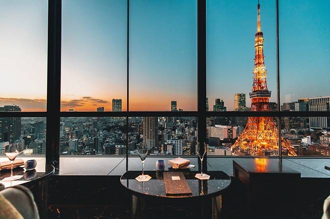 조식 레스토랑이자 라운지로 사용되는 32층에서 도쿄타워를 한눈에 조망할 수 있다. 사진=Preferred Hotels & Resorts