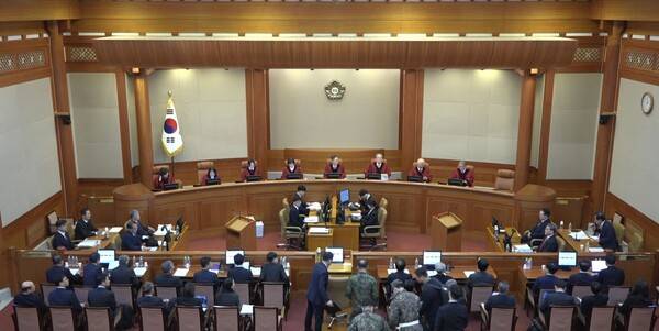 ▲곽종근 전 육군 특수전사령관 6일 헌법재판소 탄핵심판 6차 변론기일에 증인신문을 위해 들어서고 있다. 사진=헌재영상