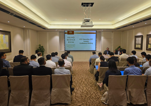 NH투자증권은 인도 증권사 ICICI가 주최하는 ‘20th Annual 컨퍼런스’에 참석했다고 7일 밝혔다. 6일 싱가포르 풀러턴호텔에서 열린 인도기업 IR 컨퍼런스에서 관계자들이 인도 증시 전망에 대해 듣고 있다. NH투자증권