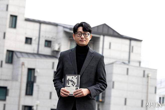 노한동 작가는 10년 동안의 공직 생활을 바탕으로 한 책 <나라를 위해서 일한다는 거짓말>을 펴냈다. ⓒ시사IN 신선영&nbsp;