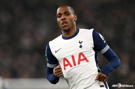 마티스 텔이 7일 오전 5시(한국시간) 영국 리버풀의 안필드에서 열린 2024~2025시즌 잉글랜드카라바오컵(리그컵) 4강 2차전에서 토트넘 데뷔전을 치르고 있다. /AFPBBNews=뉴스1