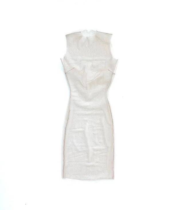 비앙카 센소리가 입은 옷으로 추정되는 속이 비치는 비닐 드레스. 칸예 웨스트 SNS