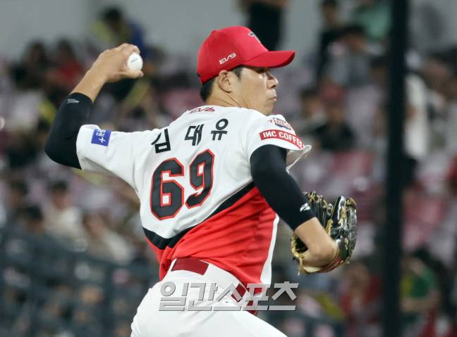 6일 오후 광주 기아챔피언스필드에서 열린 프로야구 키움과 KIA 경기. KIA 투수 김대유가 8회 등판해 투구하고 있다. 광주=정시종 기자 /2024.09.06.