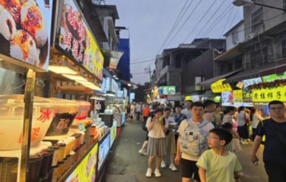 회족 거리 먹자골목 야경. [사진=윤영선]