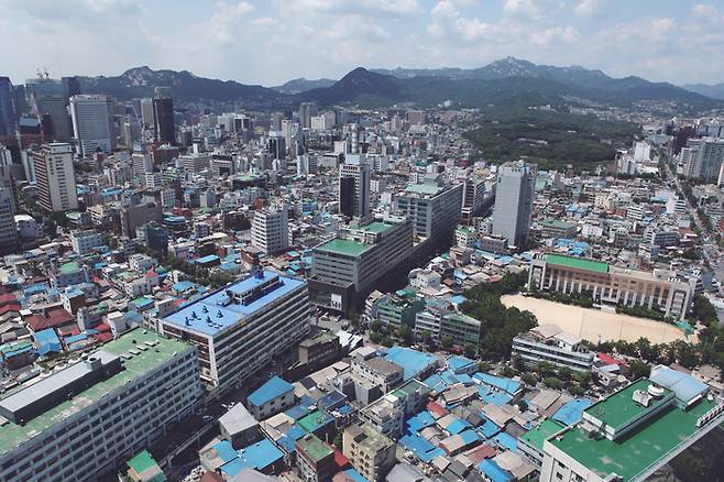 종묘 앞에서 시작하는 세운상가군 일대 전경. 서울역사박물관