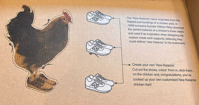 뉴발란스 신발 박스 안쪽에 그려진 닭 이미지 [ebay 계정 @p_home_store]