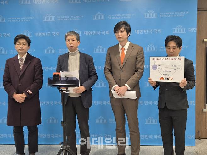 개혁신아 허은아 당대표를 중심으로 한 지도부가 7일 국회 소통관에서 이준석 의원에 총 1억5000여만원에 달하는 횡령·배임(일감 몰아주기) 의혹을 제기했다. (사진=이데일리 김한영 기자)