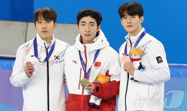 나란히 시상대에 오른 박지원(왼쪽부터)과 린샤오쥔, 장성우. /사진=뉴스1