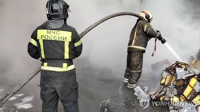 러시아 소방관 화재 진압 모습(사진은 기사와 관련 없음) [타스 연합뉴스 자료사진. 재판매 및 DB 금지]
