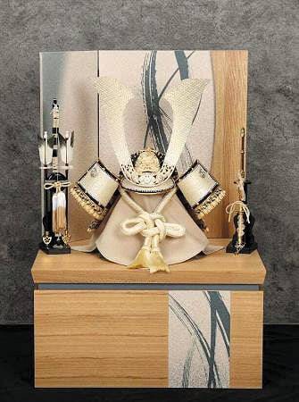 이시바가 트럼프에게 선물한 금색 투구./일본 인형 제작사 '닌교노하나후사(인형의 꽃송이)'