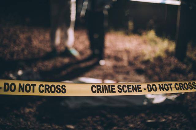 경찰의 범죄 현장 수색 장소에 폴리스 라인이 설치돼 있다. 게티이미지뱅크