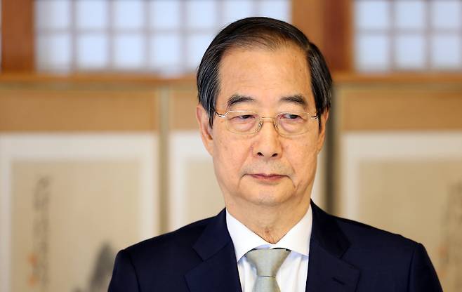 한덕수 대통령 권한대행 국무총리가 지난 24일 서울 삼청동 총리 공관에서 열린 ‘서울재팬클럽(SJC) 오찬 간담회’에서 생각에 잠겨 있다. [대통령실통신사진기자단] [연합]