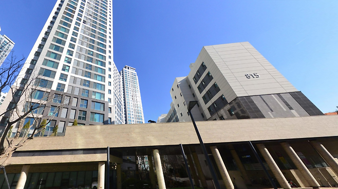 ‘KB 선도아파트 50’에 새로 이름을 올린 서울 강남의 디에이치자이개포 단지 모습.[네이버지도 거리뷰 갈무리]