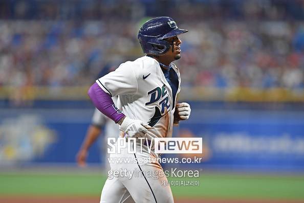 ▲ 팀 내 최고 유망주로 탬파베이답지 않은 대형 계약을 해 화제를 모으기도 했던 완더 프랑코는 고국에서 미성년자 성범죄에 연루돼 사실상 메이저리그 복귀 길이 막혔다. 지난해 프랑코의 공백을 메우지 못해 고생을 했던 탬파베이는 김하성에 확신을 가지고 과감한 베팅을 했다