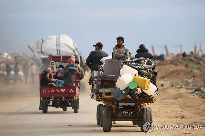 넷자림 회랑 통해 귀환하는 팔레스타인 주민 [AFP 연합뉴스 자료사진. 재판매 및 DB 금지]