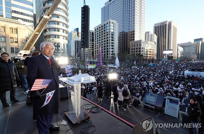보수단체 집회 연설하는 전광훈 목사 [연합뉴스 자료사진]