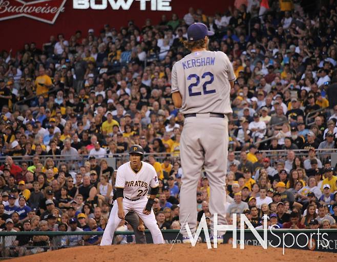 (강정호는 ML 최고투수라는 다저스 클레이튼 커쇼를 상대로도 안타를 쳤을 만큼 좋은 활약을 펼쳤다)