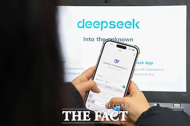 중국 인공지능(AI) 스타트업 딥시크의 개인정보 유출 논란에 국내 기업들이 차단에 나섰다. 현재 여행업계도 차단을 하거나 대응안을 찾고 있다. /장윤석 기자