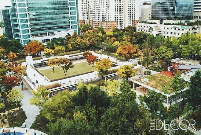 위에서 바라본 오목공원의 전경.