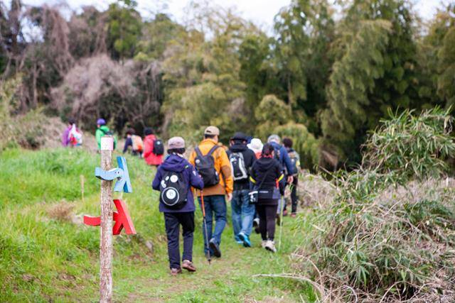 올레꾼들이 일본 후쿠오카현 규슈올레길을 걷고 있다. 승우여행사 제공