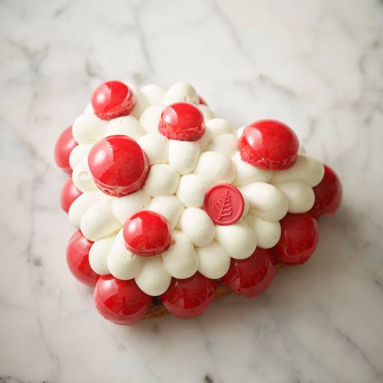 The Red Bloom Cake at Four Seasons Hotel Seoul in Jongno District, central Seoul [FOUR SEASONS HOTEL SEOUL]